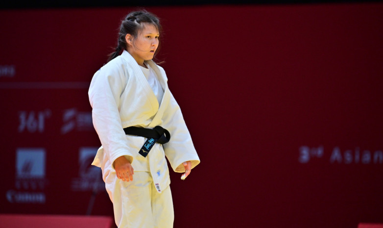 Кіреберістегі жасырын камера секс