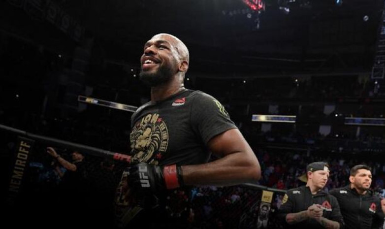 Джон Джонс умоляет Дэйну Уайта поставить ему бой в Белом доме