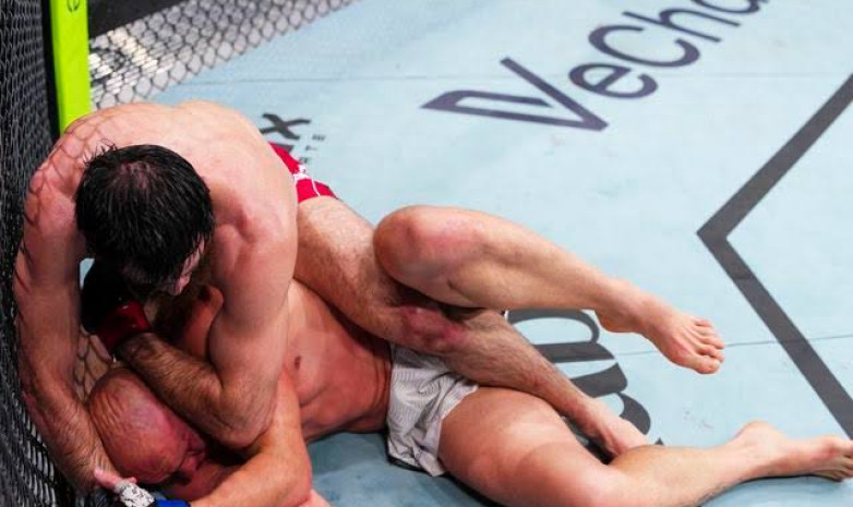Анкалаев финишировал Гуськова в главном бою UFC Fight Night 282