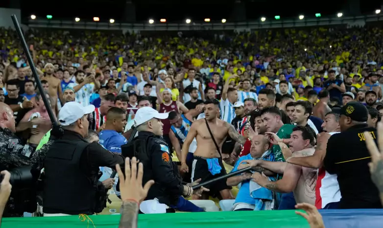 Драка болельщиков привела к срыву игры Бразилии – Аргентина