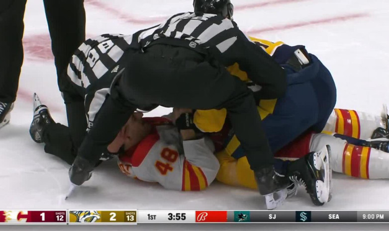 Судья спас хоккеиста во время драки в матче НХЛ