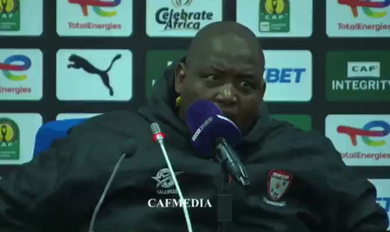 Тренер в Африке покинул пресс-конференцию после вопросов о "черной магии"