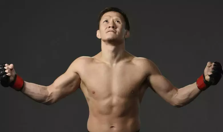 Соперницы в любви.  Экс-боец UFC из Казахстана делится своей жизнью с двумя женами