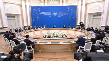 Президент Қазақстан кәсіпорындарында ЖИ енгізу тәсілін өзгертуге шақырды