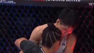 Новая чемпионка определилась в главном бою UFC