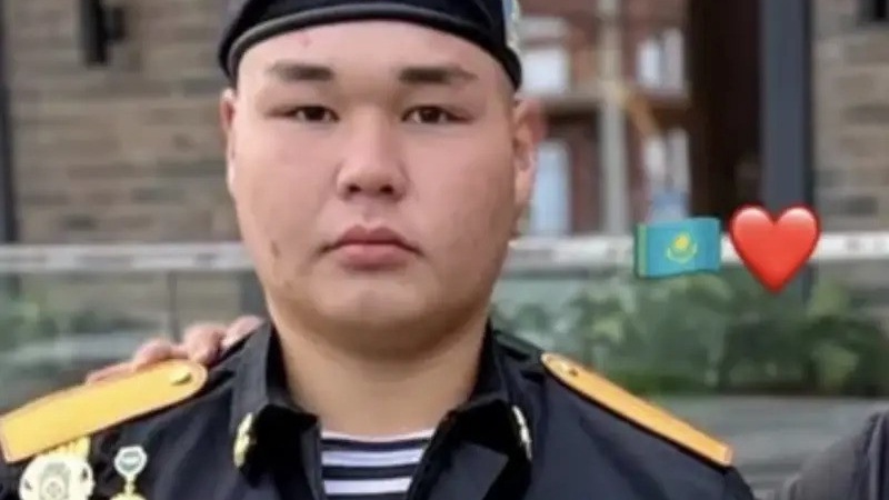Каспийдегі трагедия: аман қалған тағы бір сарбаз үйіне оралды