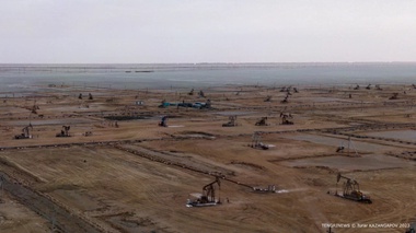 Семерка ОПЕК+, включая Казахстан, сохранит прежний уровень добычи нефти в ноябре