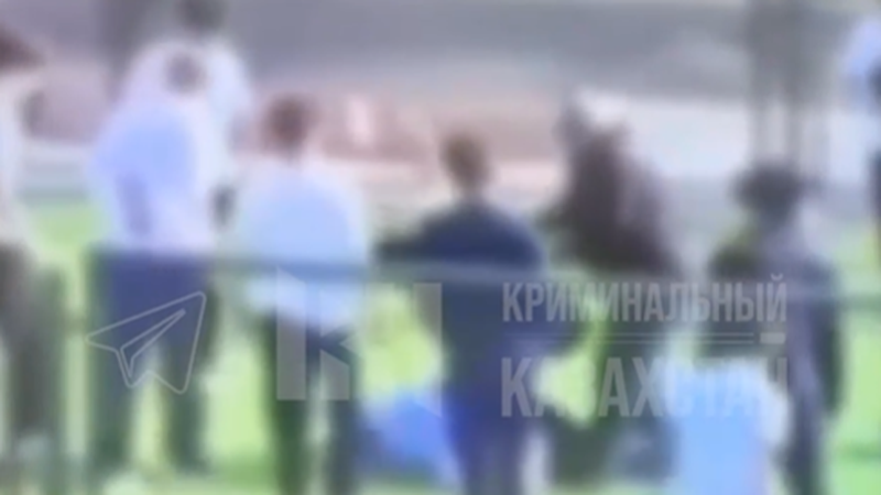 Двух школьников доставили в больницу после драки на физкультуре в Актау
