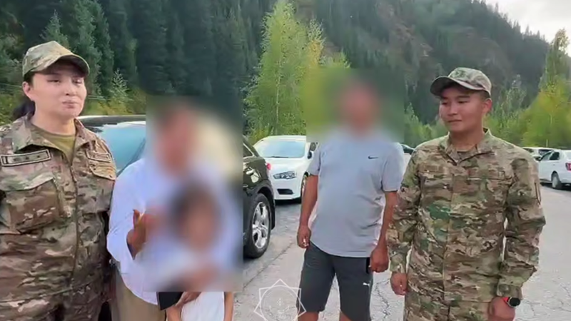 В горах Алматы спасатели нашли потерявшуюся девочку