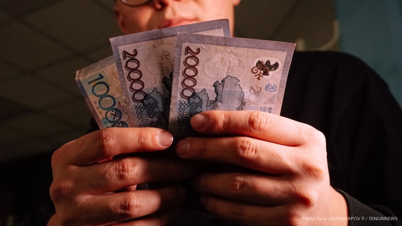 “Қарыз қайтарылуы керек, бірақ...“  Банк шотына шектеу қою тәртібін өзгерту ұсынылды