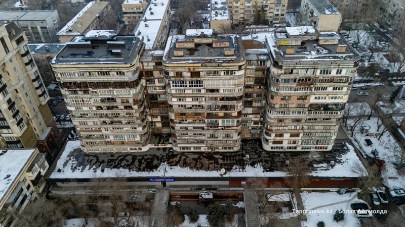 В алматинском ЖК “Три богатыря“ остановили незаконную реконструкцию: что произошло