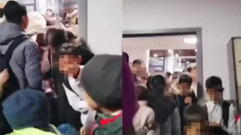 Директора школы в Астане уволили после видео с давкой школьников