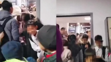 Директора школы в Астане уволили после видео с давкой школьников