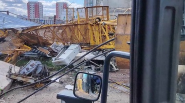 В Астане снова упал башенный кран, есть погибший