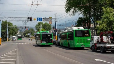 Зачем убирают правоповоротные съезды на перекрёстках в Алматы, объяснили в акимате