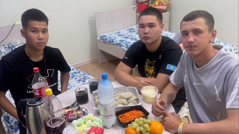 “Бәрі де көмегін аямады”: Каспийде аман қалған сарбаздың анасы ауруханадағы естелігін бөлісті
