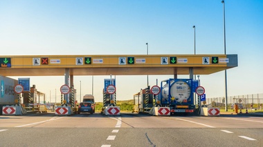 Ақтөбеде көлік инспекторына пара алғаны үшін 5,5 миллион теңге айыппұл салынды
