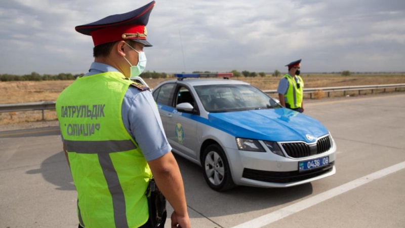 Жол үстіндегі жүгенсіздік: Түркістан облысында трассада төбелескендер қамауға алынды