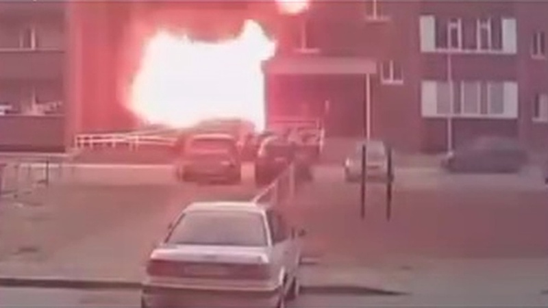 Газовый баллон вспыхнул на балконе в Семее: видео