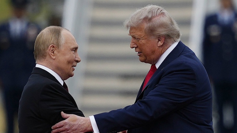«Трамп бізді қиын жағдайда қалдырды»: Чехия премьері Путинмен келісімді сынға алды