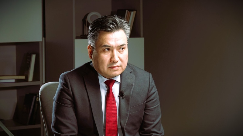 Camry, екі пәтер, 1,2 миллион теңге жалақы: еңбек министрі отбасының табысын жариялады