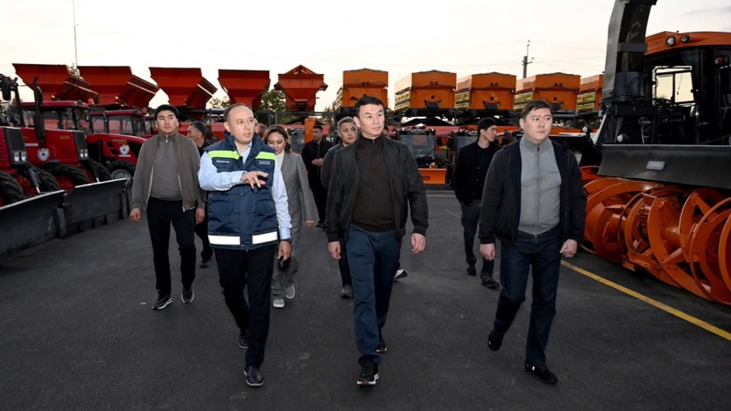 Алматы әкімі “Алматы Тазалық“ кәсіпорнының жаңартылған базасын аралады