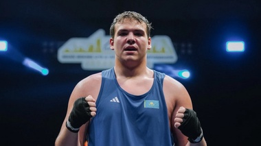 Казахстанец нокаутировал соперника на старте чемпионата мира по боксу