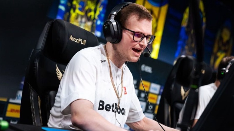 BETBOOM TEAM Legacy командасын жеңіп, Thunderpick World Championship 2026 плей‑оффына шықты