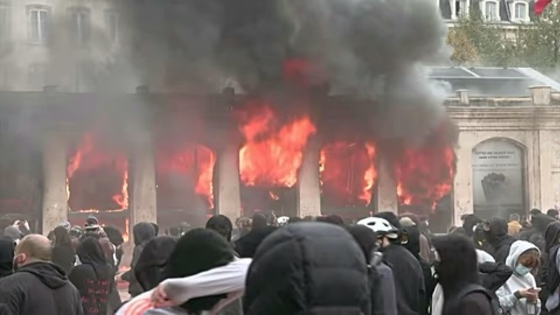 Поджоги, погромы и столкновения с полицией: протесты охватили Францию