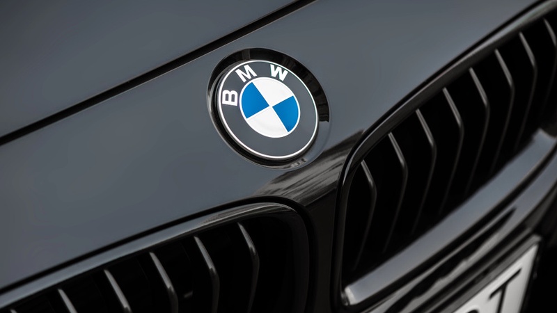 Посольства Казахстана выставили на продажу элитные авто: названы цены