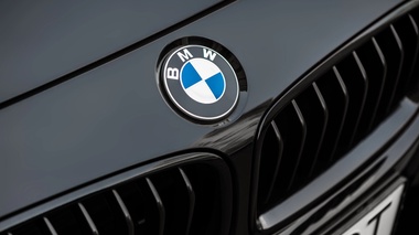 Посольства Казахстана выставили на продажу элитные авто: названы цены
