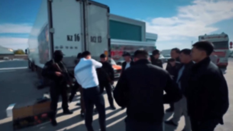 В Шымкенте сотрудники УБОП и ДКНБ задержали подозреваемых в рэкете