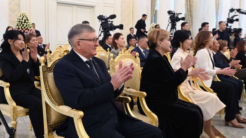 Президент ел дамуына елеулі үлес қосқан қазақстандықтарды марапаттады