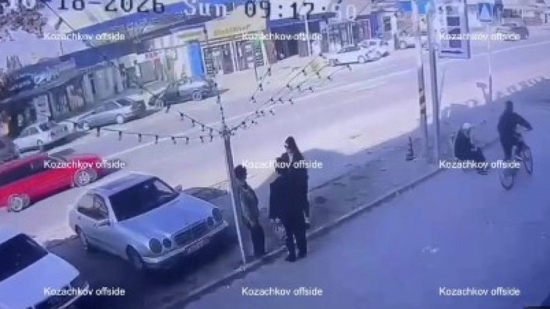 BMW наехал на стоявших на тротуаре женщин в Кордае