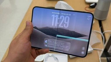 “Экран өзінен-өзі шытынап жатыр“. Apple жаңа iPhone Duo-дағы ақауды мойындады