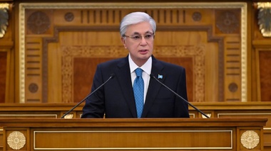 Тоқаев ең төменгі жалақы мөлшерін 85 мыңнан 110 мың теңгеге дейін көтеруді тапсырды
