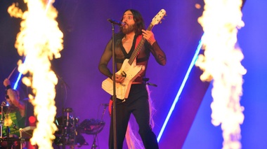 Фанатка Thirty Seconds to Mars обратилась в суд после концерта в Алматы