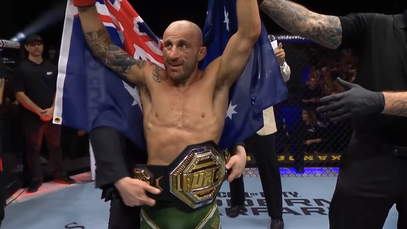 Чемпион UFC Алекс Волкановски хочет отказаться от титула после рекордной победы