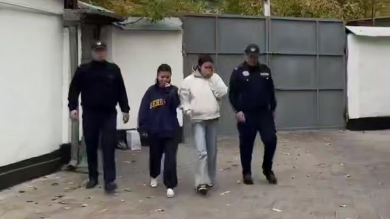 Шымкентте тікелей эфирде 3 қыз балағат сөз айтты: оларға қандай жаза тағайындалды
