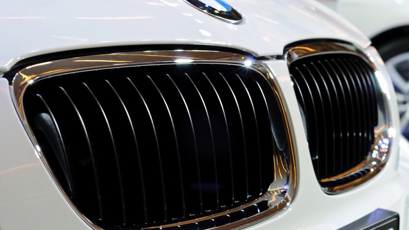В BMW платят зарплату за… нюханье машин: как работает тайная команда “нюхачей“