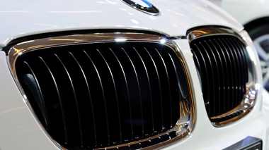 В BMW платят зарплату за… нюханье машин: как работает тайная команда “нюхачей“