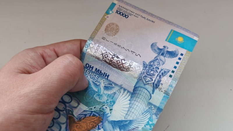 “Кешіккені үшін 10 мың теңге“: Еңбек министрлігі жұмыстағы айыппұлдар туралы айтты