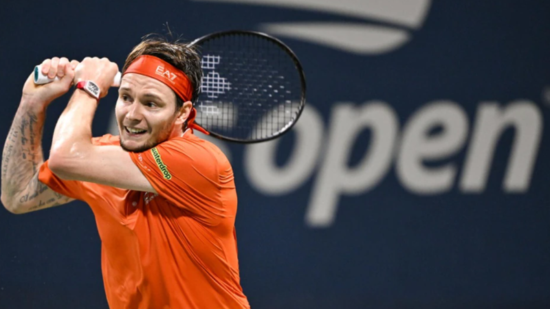 Александр Бублик разгромил соперника и вышел в третий круг US Open