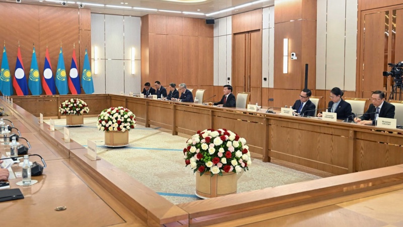 Тоқаев пен Лаос президенті кеңейтілген құрамда келіссөз жүргізді