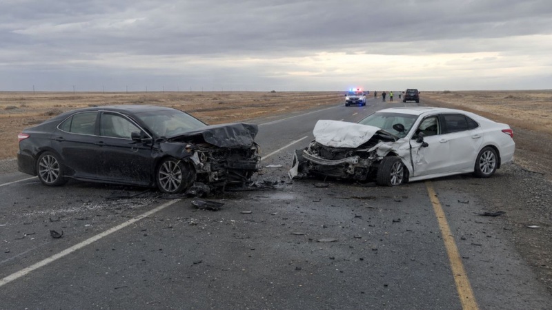 Шесть человек погибли при лобовом столкновении двух Toyota Camry в Актюбинской области