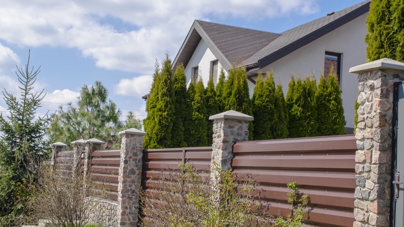 Построили дом на участке супруга. Как разделить недвижимость при разводе