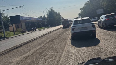 Алматылықтар Абай даңғылындағы асфальтты ауыстыруға байланысты оғаш жайтты байқаған: әкімдік жауабы