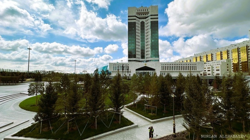 В центре Астаны появился новый парк - показываем, как он выглядит