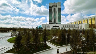 Астананың қақ ортасында жаңа саябақ бой көтерді