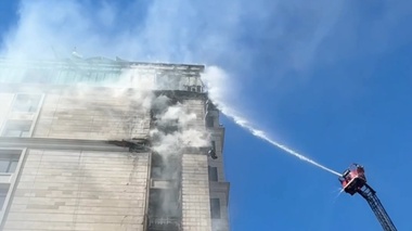 В Астане тушат пожар в 12-этажке на левом берегу - видео